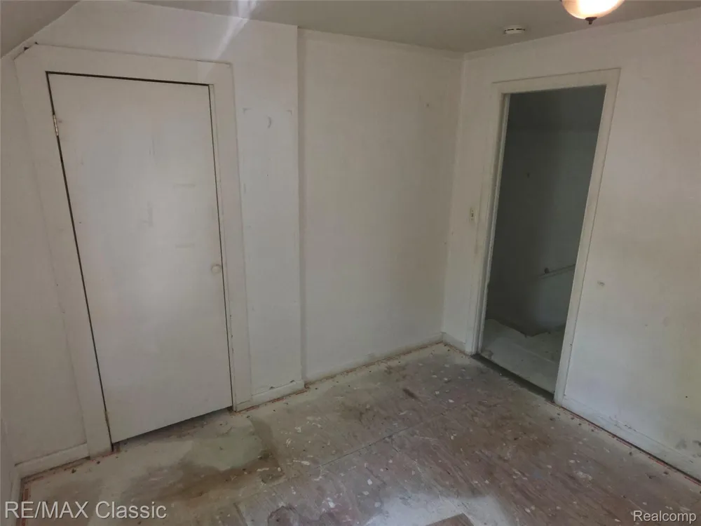 18 Stanton Street Oxford Village, MI 48371
