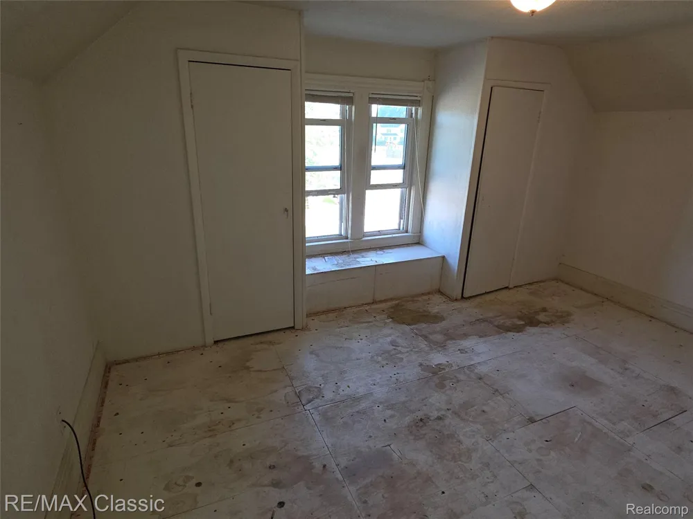 18 Stanton Street Oxford Village, MI 48371