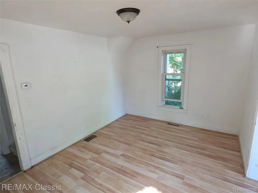 18 Stanton Street Oxford Village, MI 48371