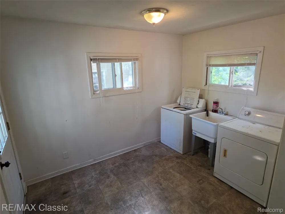18 Stanton Street Oxford Village, MI 48371