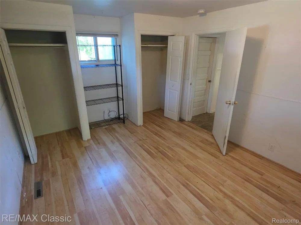 18 Stanton Street Oxford Village, MI 48371