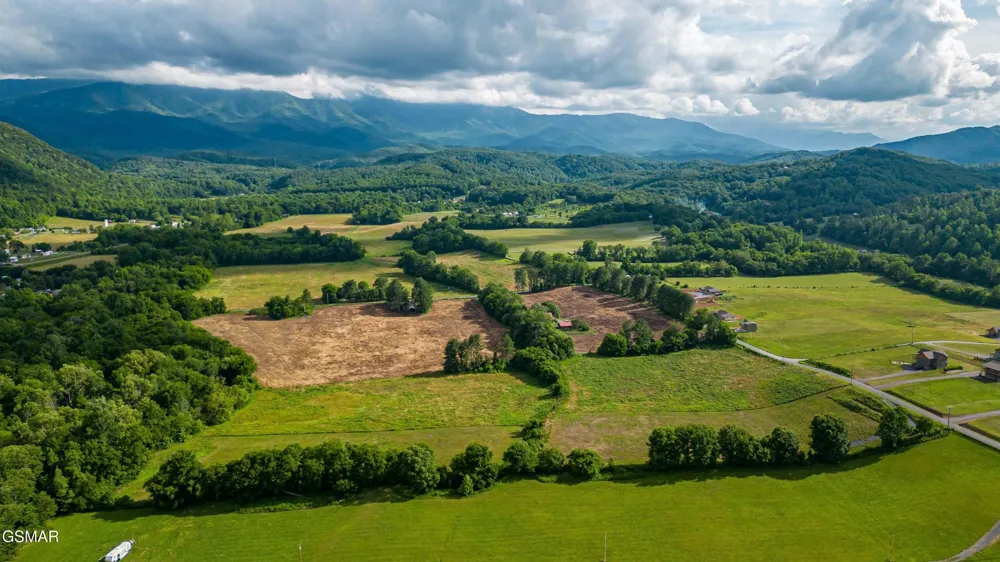 32 Holders Grove Road Cosby, TN 37722