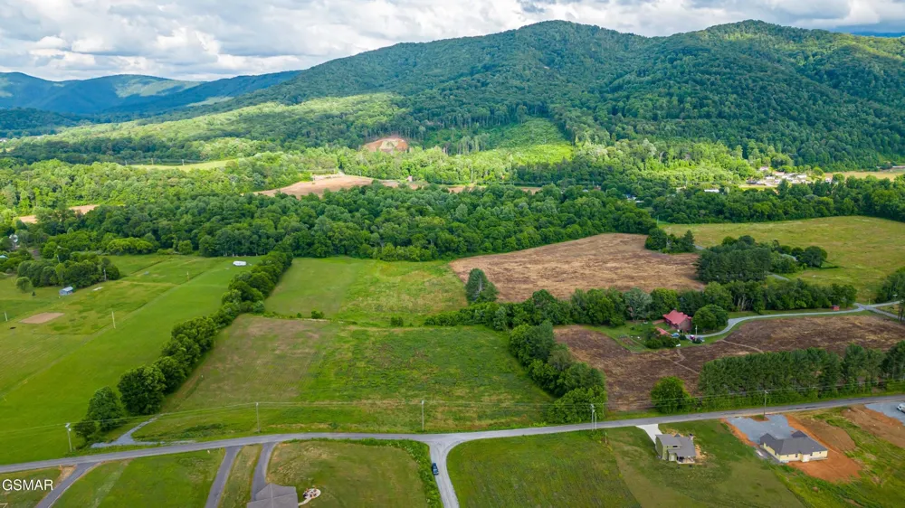 32 Holders Grove Road Cosby, TN 37722