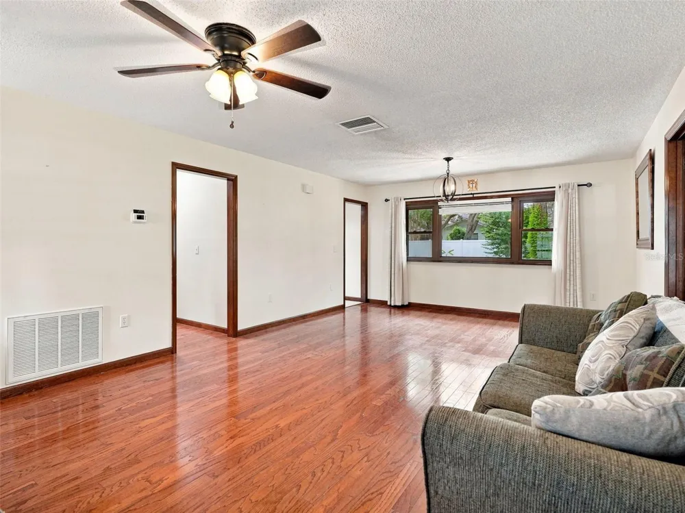 1139 DESMOND AVENUE Spring Hill, FL 34608