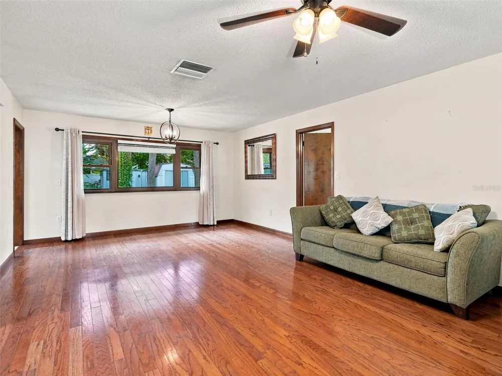 1139 DESMOND AVENUE Spring Hill, FL 34608