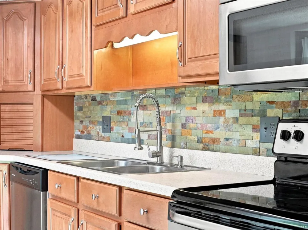 1139 DESMOND AVENUE Spring Hill, FL 34608