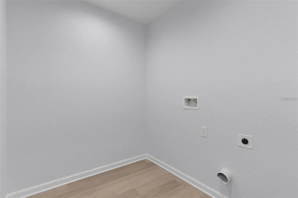 77 FISHER RUN TERRACE Ocklawaha, FL 32179