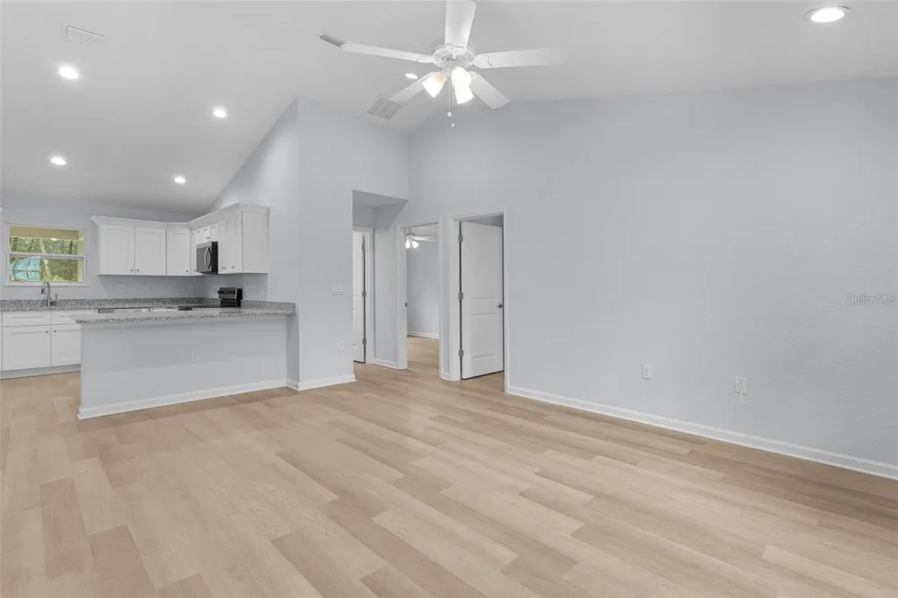 77 FISHER RUN TERRACE Ocklawaha, FL 32179