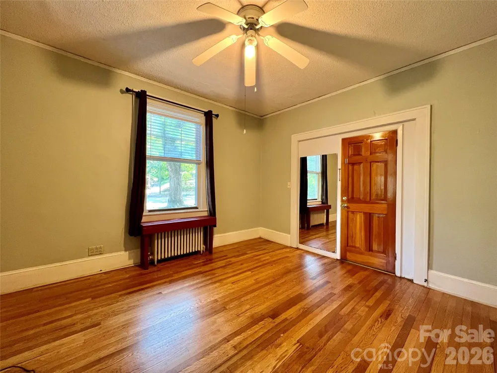 130 Edwin Place Asheville, NC 28801