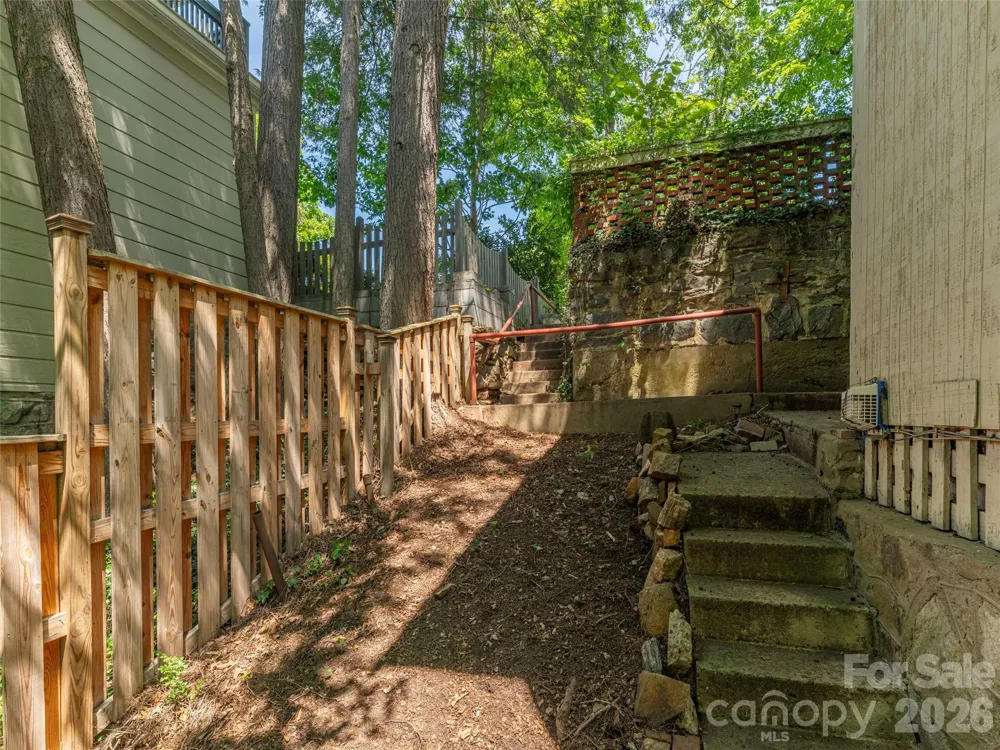 130 Edwin Place Asheville, NC 28801