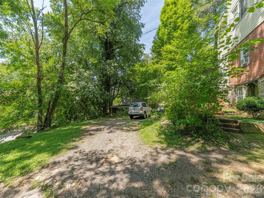 130 Edwin Place Asheville, NC 28801