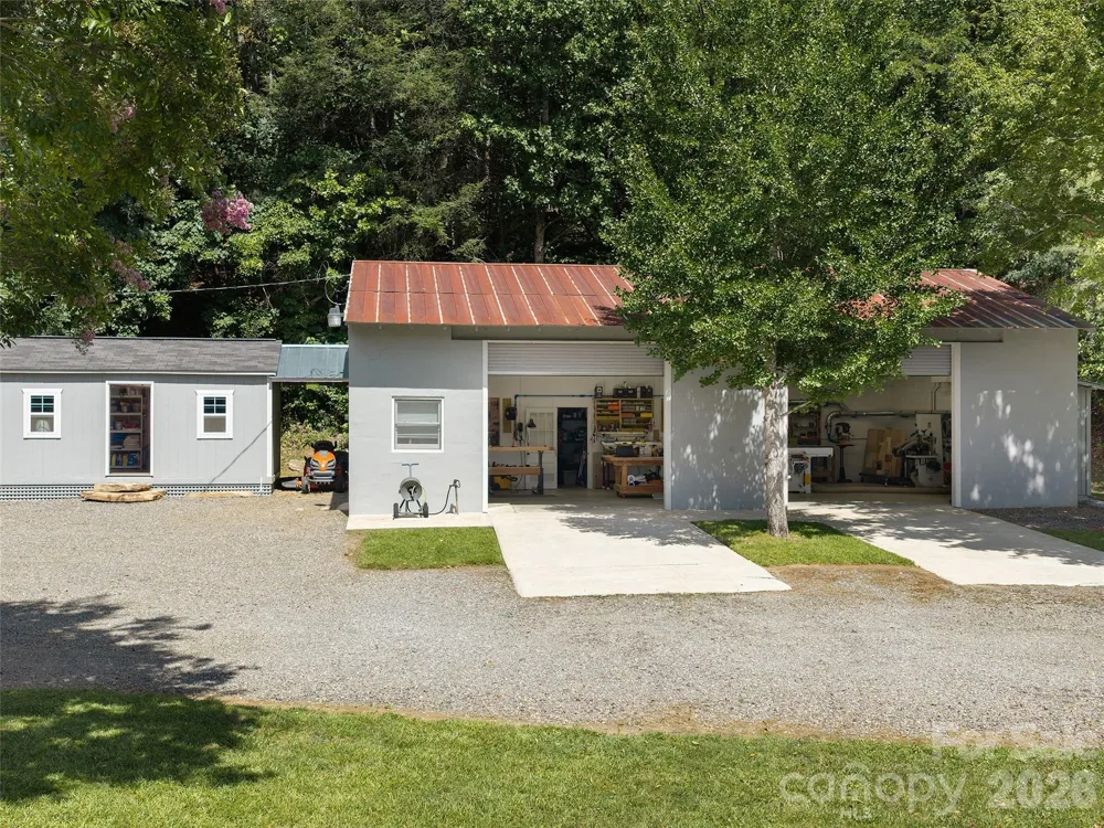 225 Long Branch Road Swannanoa, NC 28778