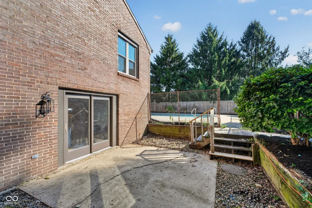 1115 Indianpipe Lane Zionsville, IN 46077