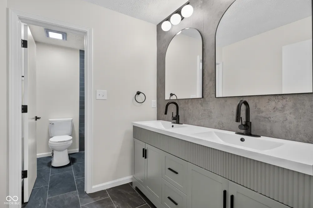 1115 Indianpipe Lane Zionsville, IN 46077