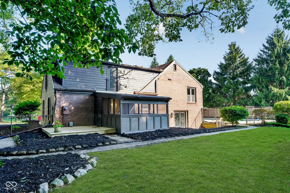 1115 Indianpipe Lane Zionsville, IN 46077