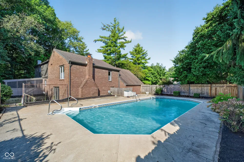 1115 Indianpipe Lane Zionsville, IN 46077