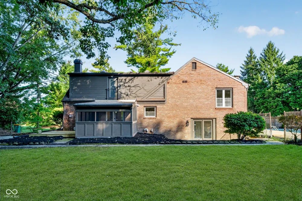 1115 Indianpipe Lane Zionsville, IN 46077