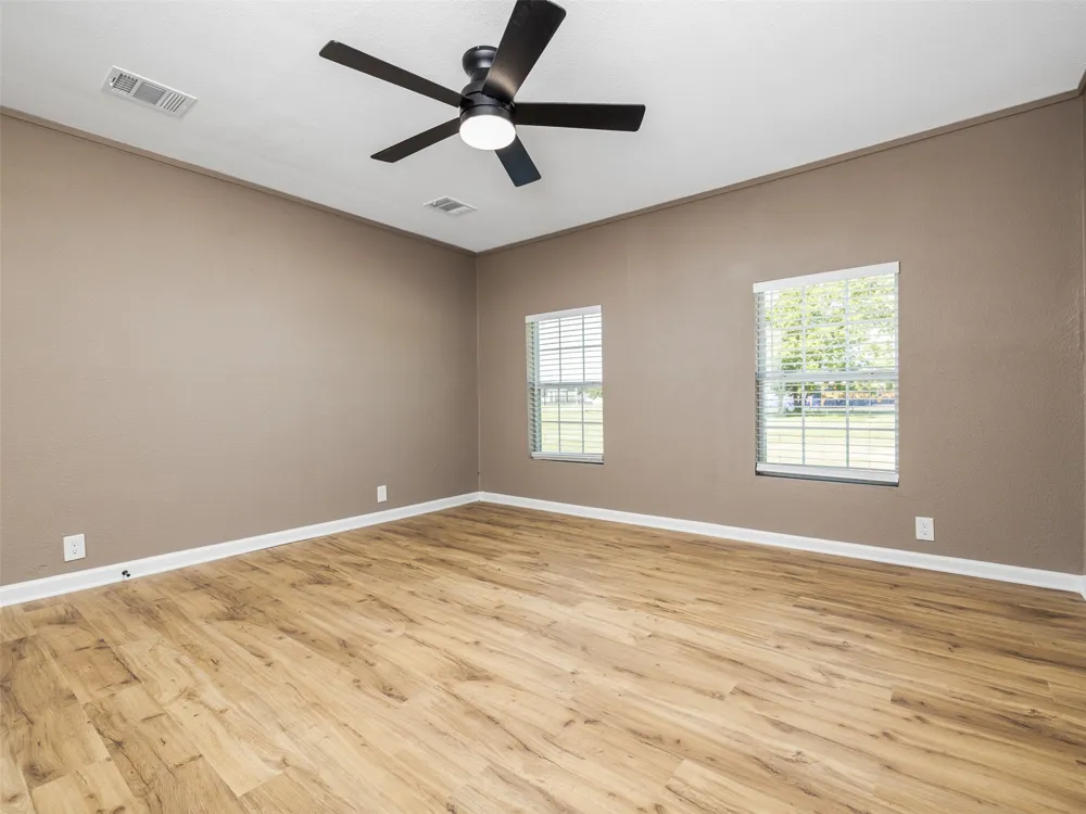 212 E Taylor Street Thrall, TX 76578