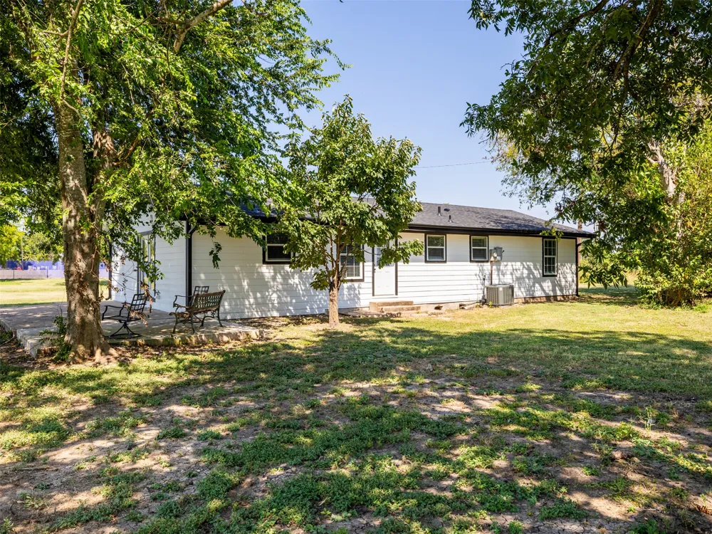 212 E Taylor Street Thrall, TX 76578