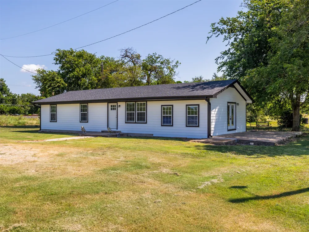 212 E Taylor Street Thrall, TX 76578