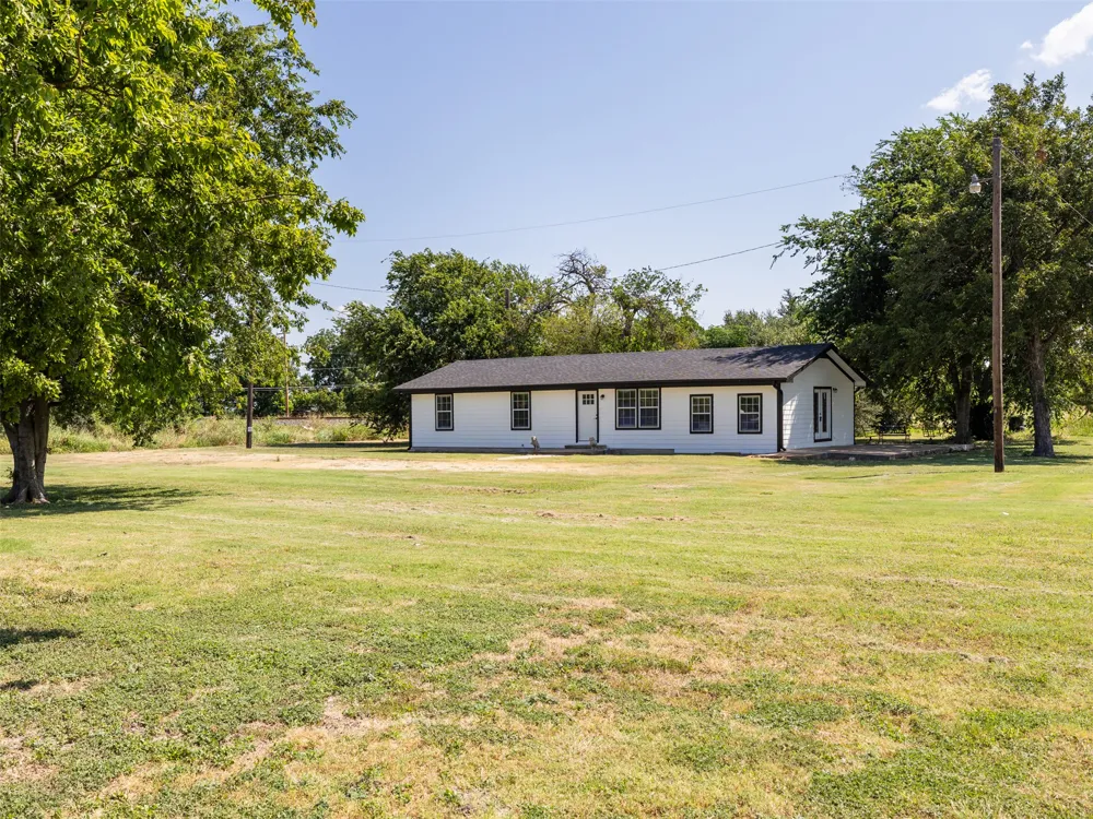 212 E Taylor Street Thrall, TX 76578