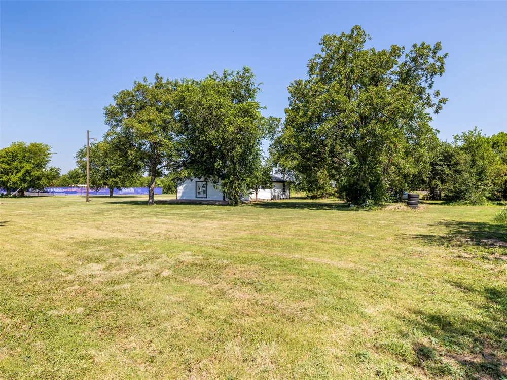 212 E Taylor Street Thrall, TX 76578