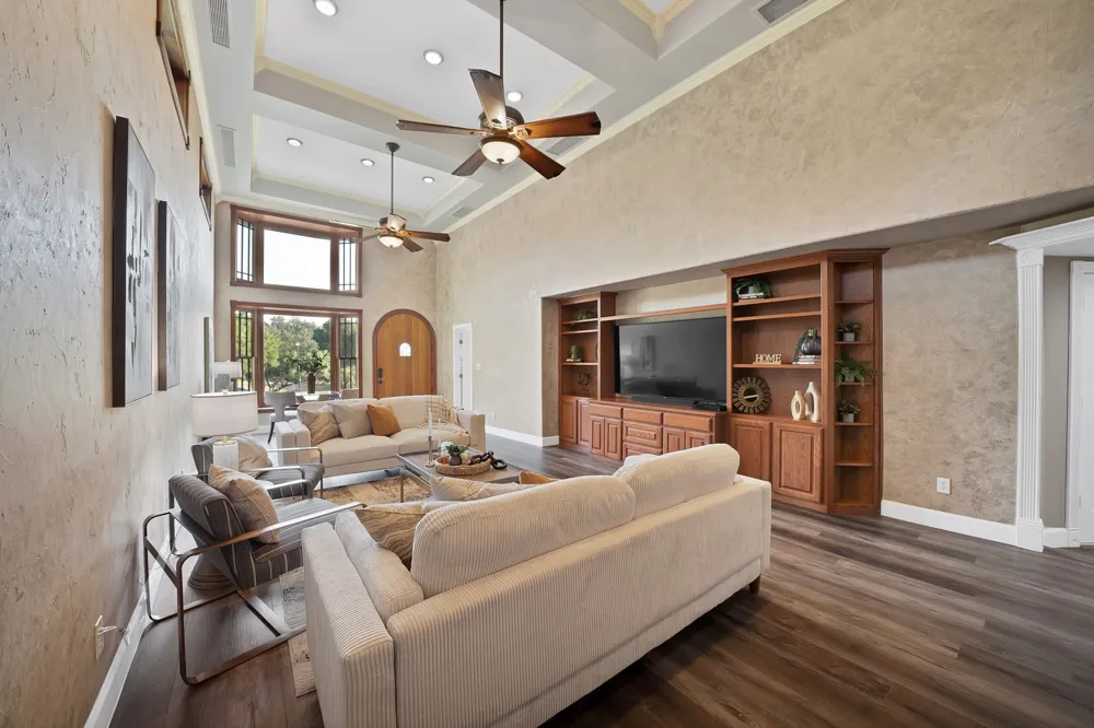 306 E Rochelle Boulevard Irving, TX 75062