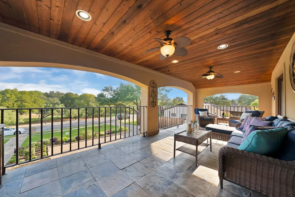 306 E Rochelle Boulevard Irving, TX 75062