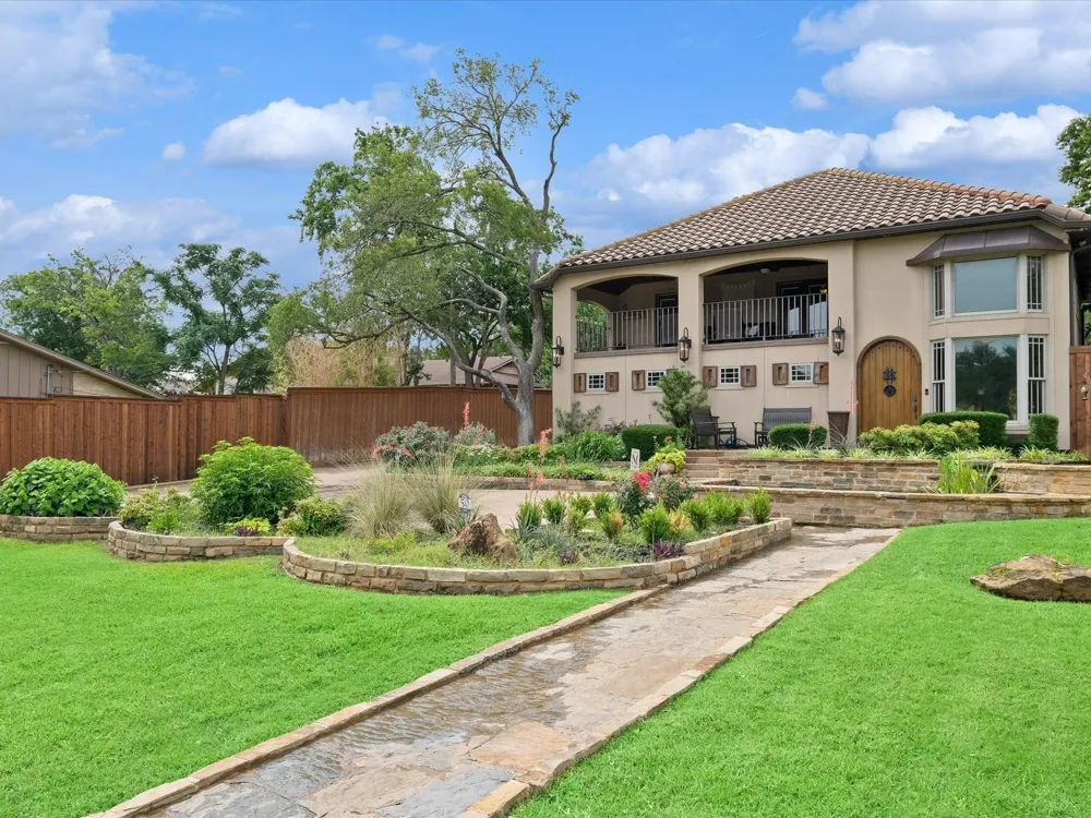 306 E Rochelle Boulevard Irving, TX 75062