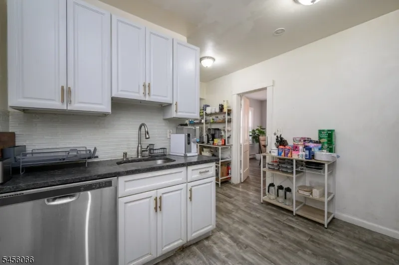25 Comfort Pl Clifton City, NJ 07011
