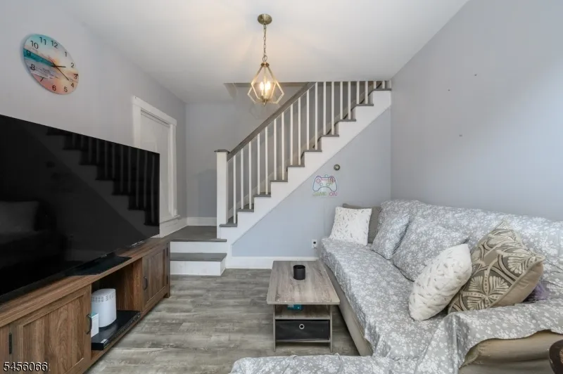 25 Comfort Pl Clifton City, NJ 07011