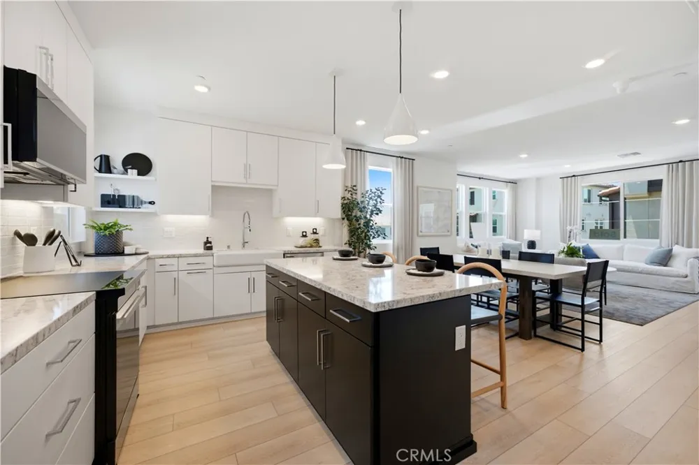 9334 Via Azul Pico Rivera, CA 90660