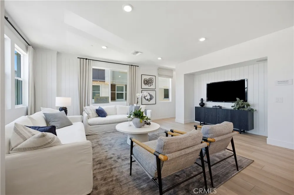 9334 Via Azul Pico Rivera, CA 90660