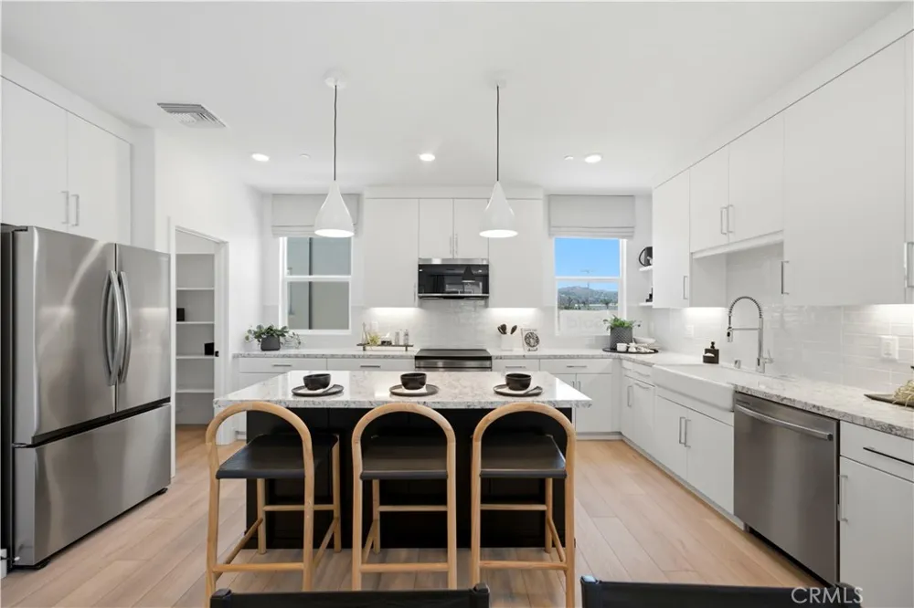 9334 Via Azul Pico Rivera, CA 90660