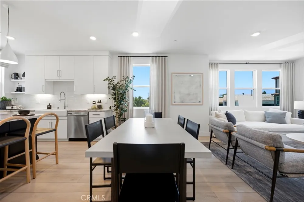 9334 Via Azul Pico Rivera, CA 90660