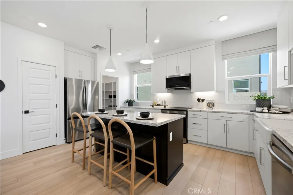 9334 Via Azul Pico Rivera, CA 90660