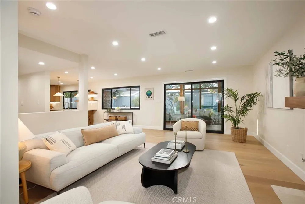 19939 Hemmingway Winnetka, CA 91306