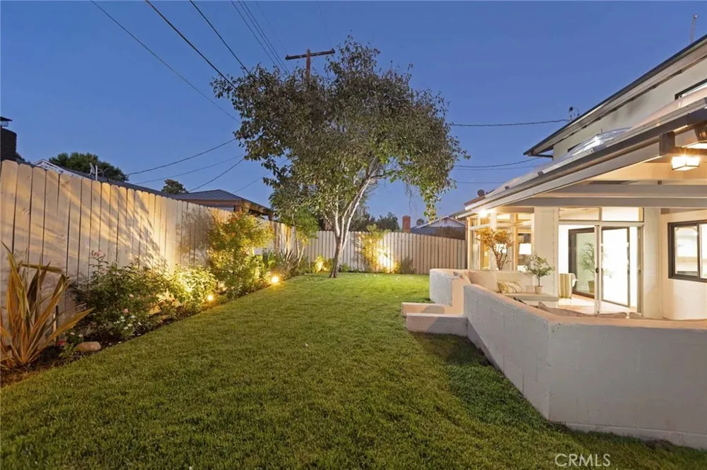 19939 Hemmingway Winnetka, CA 91306