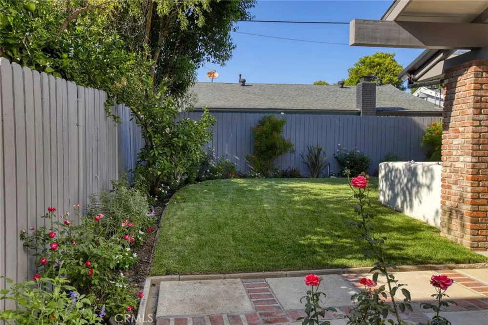 19939 Hemmingway Winnetka, CA 91306