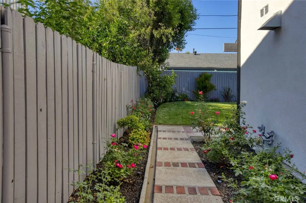 19939 Hemmingway Winnetka, CA 91306