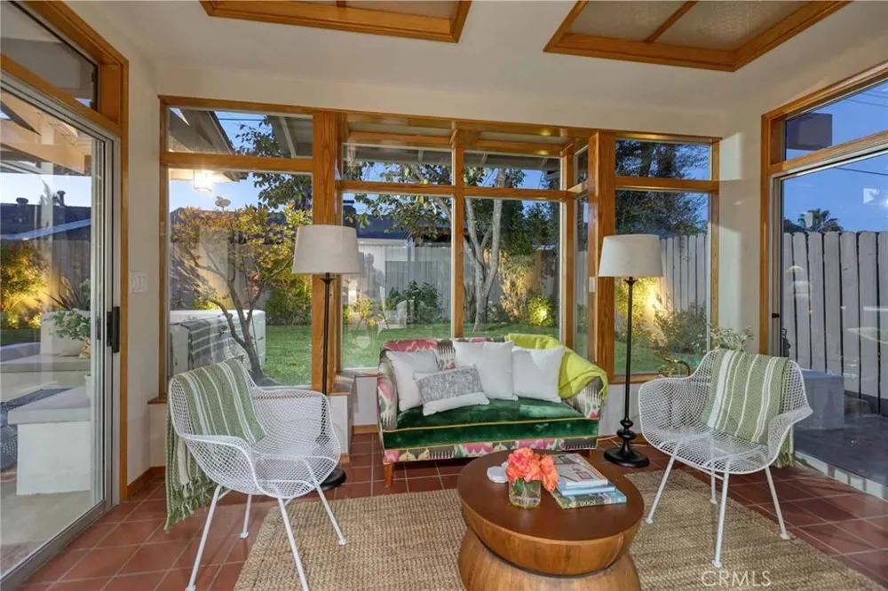 19939 Hemmingway Winnetka, CA 91306