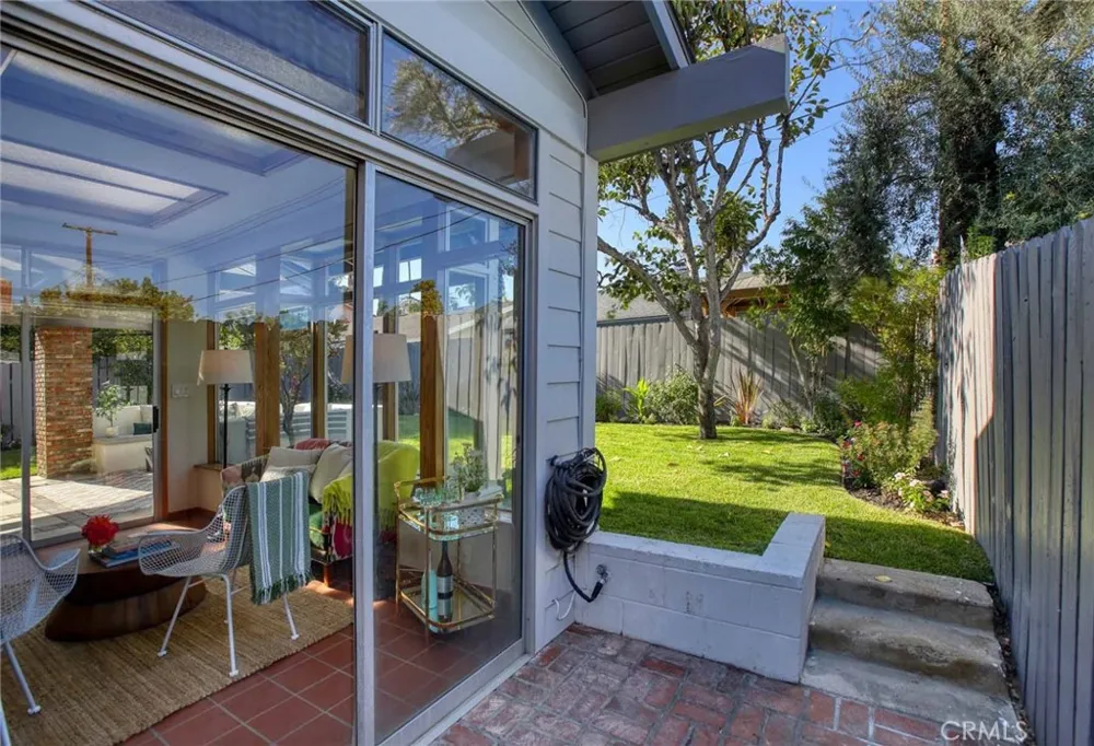 19939 Hemmingway Winnetka, CA 91306