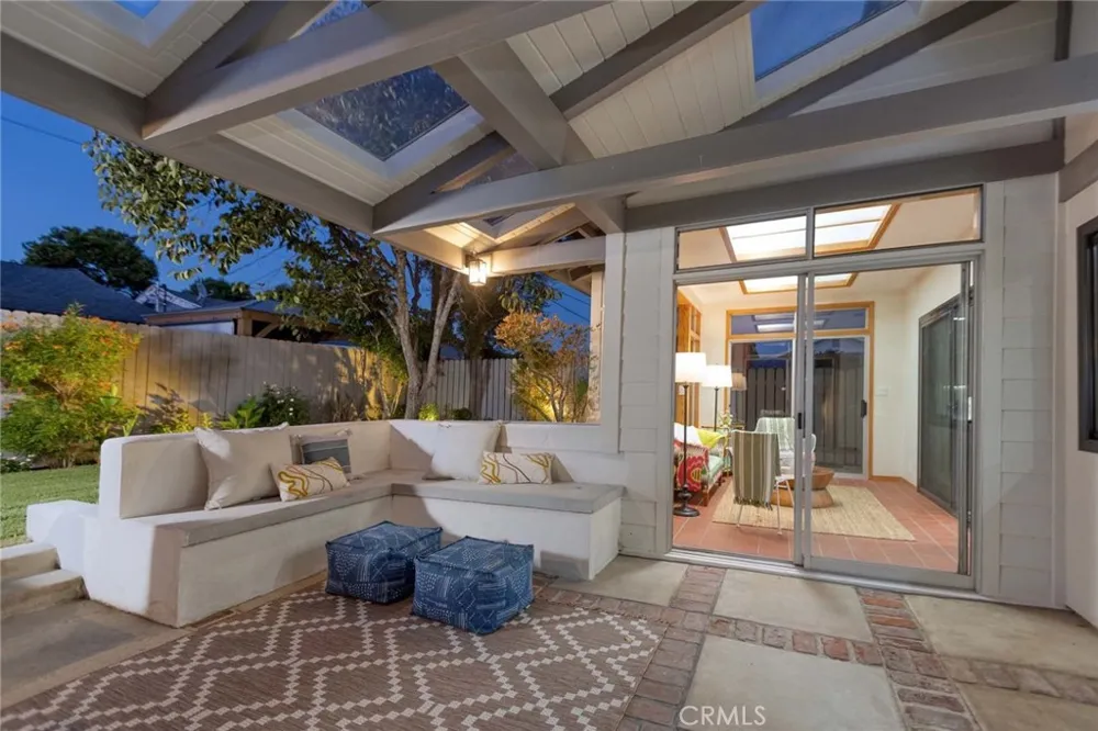 19939 Hemmingway Winnetka, CA 91306