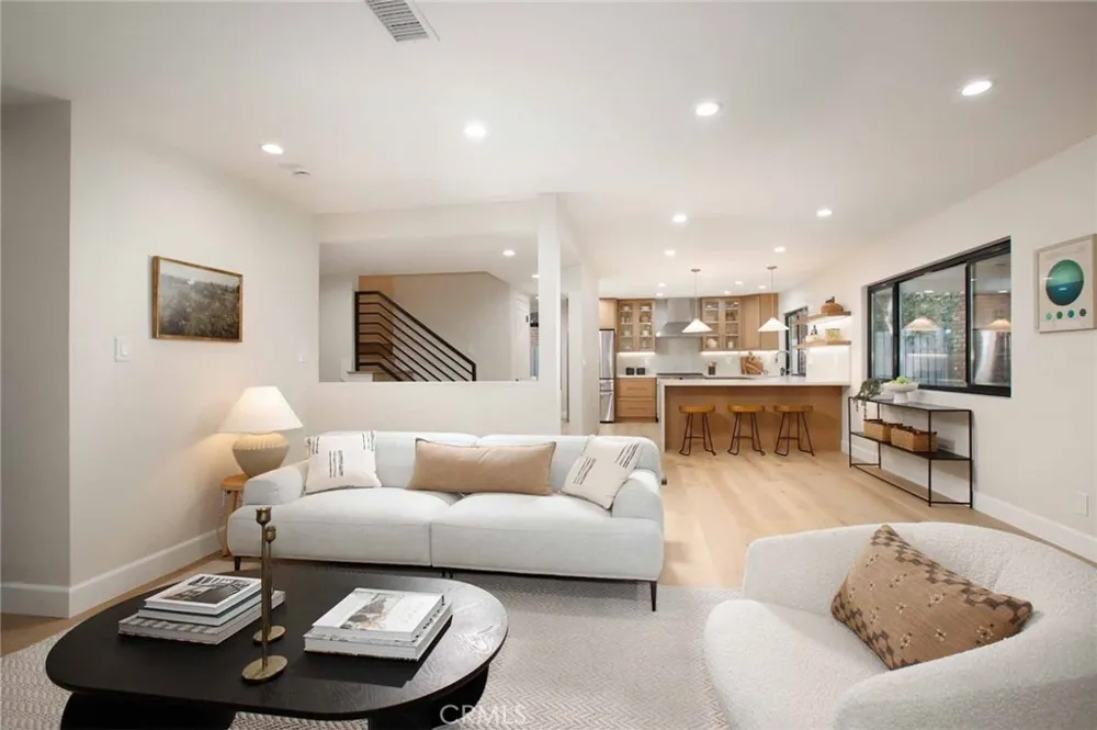 19939 Hemmingway Winnetka, CA 91306