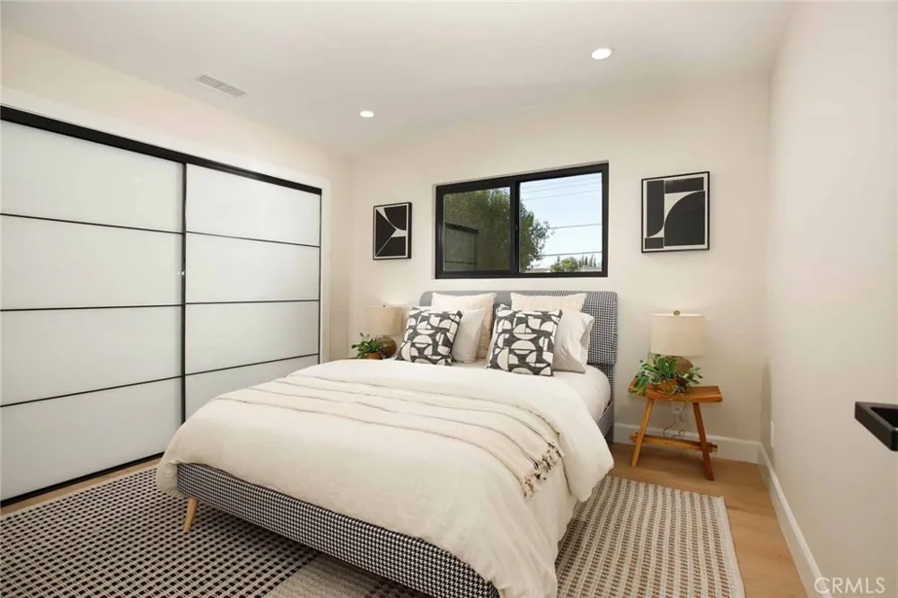 19939 Hemmingway Winnetka, CA 91306