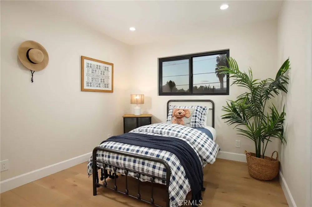 19939 Hemmingway Winnetka, CA 91306