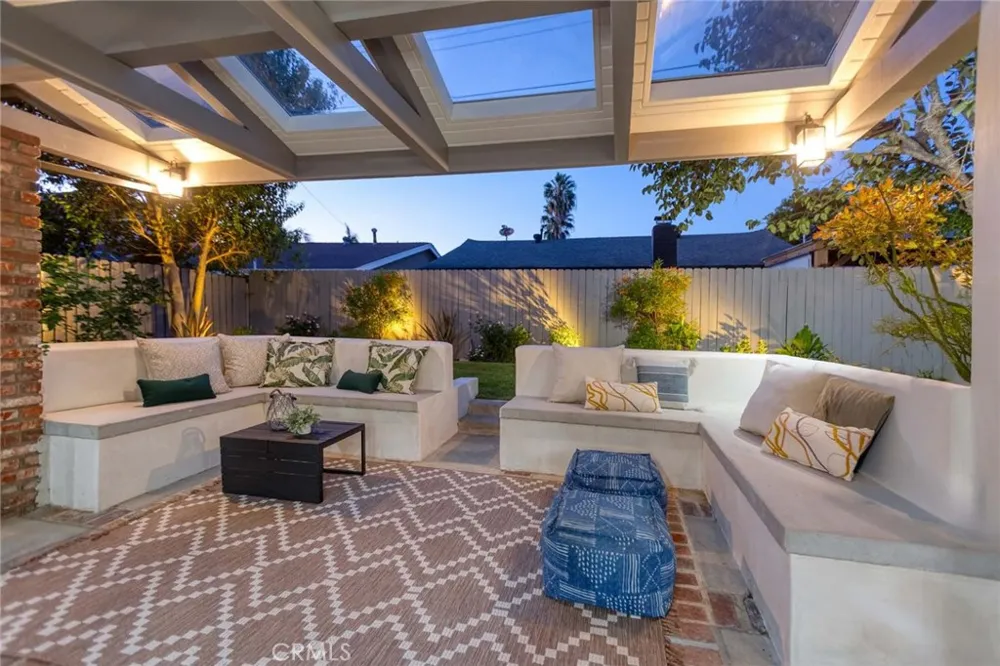19939 Hemmingway Winnetka, CA 91306