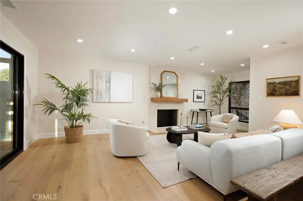 19939 Hemmingway Winnetka, CA 91306