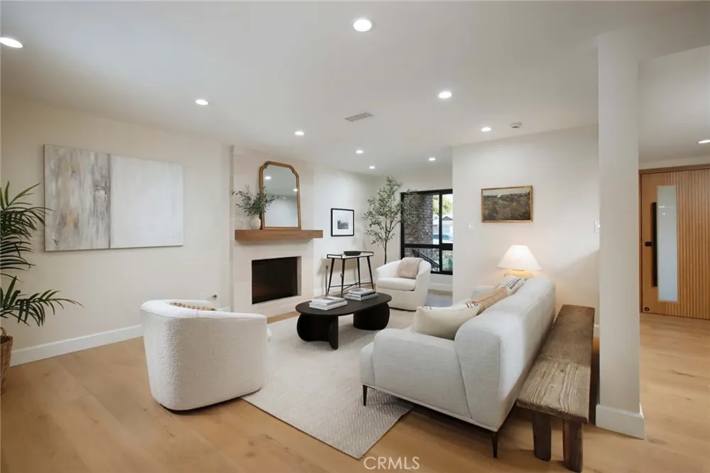 19939 Hemmingway Winnetka, CA 91306