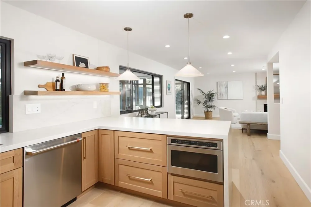 19939 Hemmingway Winnetka, CA 91306